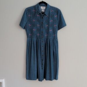 Vintage Denim Button-Up Dress with Floral Embroidery Details 10P